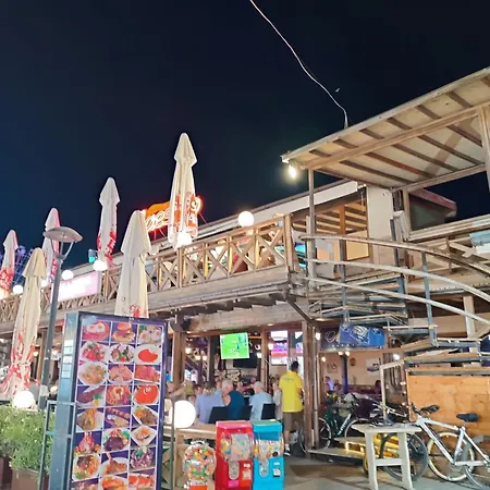 Sunny Apartment, Kokiche - White Building Liliya