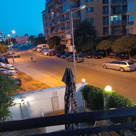 Διαμέρισμα Sunny Apartment, Kokiche - White Building Liliya