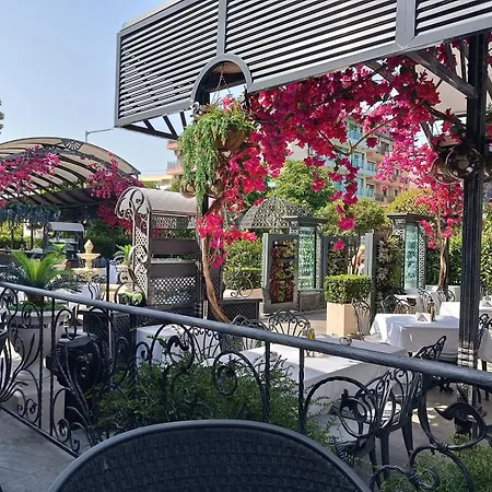 Διαμέρισμα Sunny Apartment, Kokiche - White Building Liliya Σάνι Μπιτς