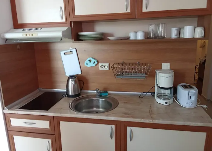 Διαμέρισμα Sunny Apartment, Kokiche - White Building Liliya