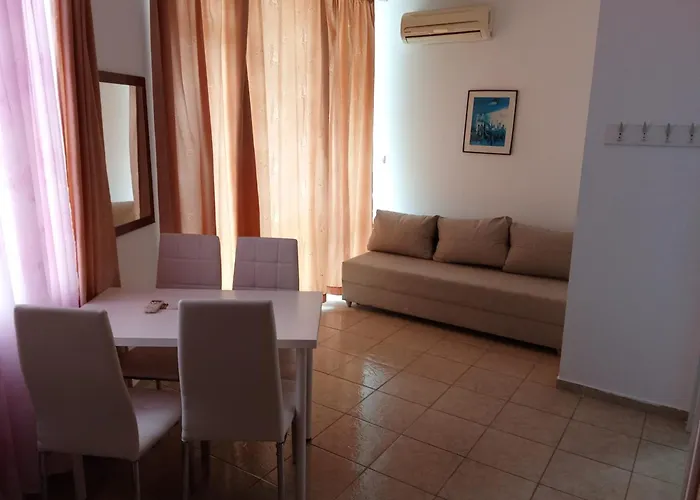 Sunny Apartment, Kokiche - White Building Liliya Σάνι Μπιτς