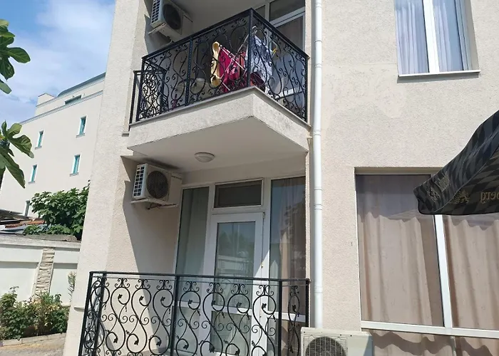 Διαμέρισμα Sunny Apartment, Kokiche - White Building Liliya Σάνι Μπιτς