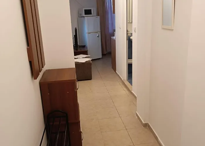 Διαμέρισμα Sunny Apartment, Kokiche - White Building Liliya Σάνι Μπιτς