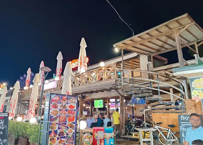 Sunny Apartment, Kokiche - White Building Liliya