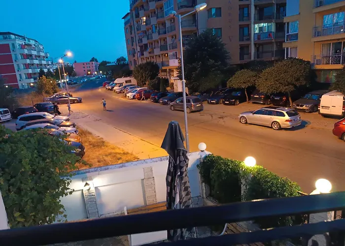 Διαμέρισμα Sunny Apartment, Kokiche - White Building Liliya