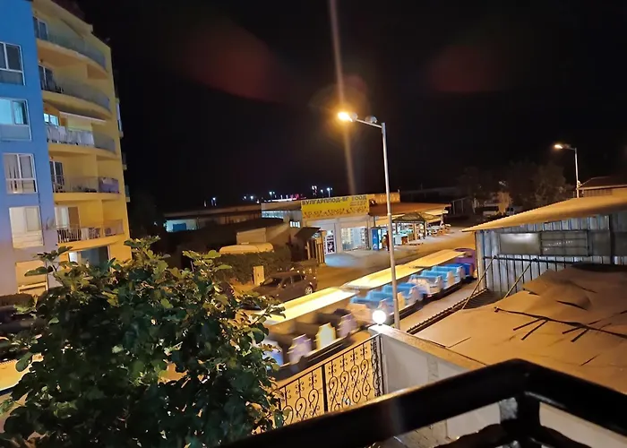 Διαμέρισμα Sunny Apartment, Kokiche - White Building Liliya