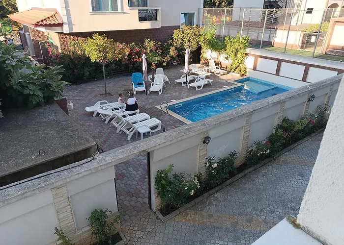 Διαμέρισμα Sunny Apartment, Kokiche - White Building Liliya