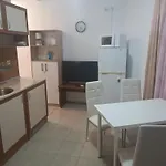 Διαμέρισμα Sunny Apartment, Kokiche - White Building Liliya *