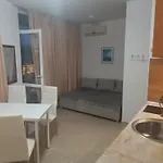 Διαμέρισμα Sunny Apartment, Kokiche - White Building Liliya Σάνι Μπιτς