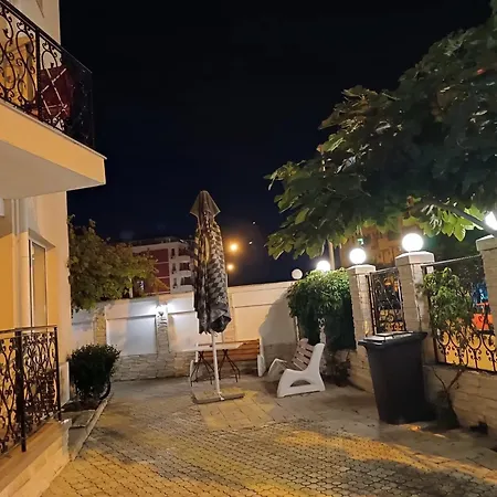 Sunny Apartment, Kokiche - White Building Liliya *