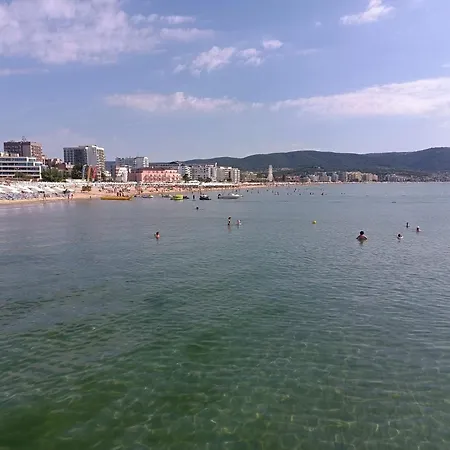 Sunny Apartment, Kokiche - White Building Liliya Lejlighed