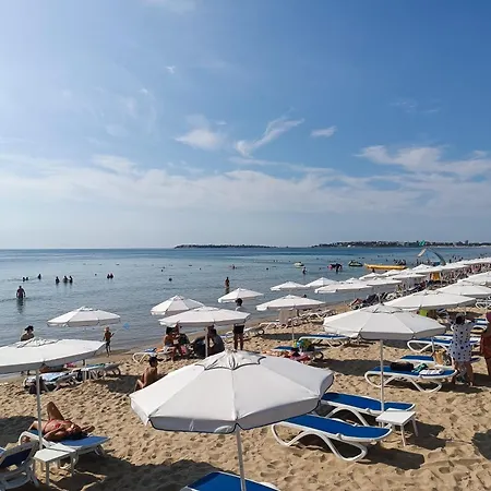 Lejlighed Sunny Apartment, Kokiche - White Building Liliya *