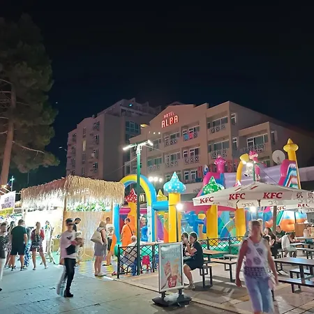 Lejlighed Sunny Apartment, Kokiche - White Building Liliya *