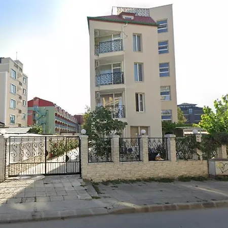 Sunny Apartment, Kokiche - White Building Liliya *