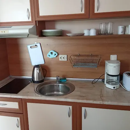 Appartement Sunny Apartment, Kokiche - White Building Liliya