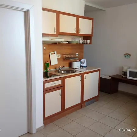 Apartman Sunny Apartment, Kokiche - White Building Liliya *