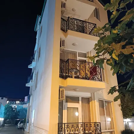 Sunny Apartment, Kokiche - White Building Liliya * Napospart