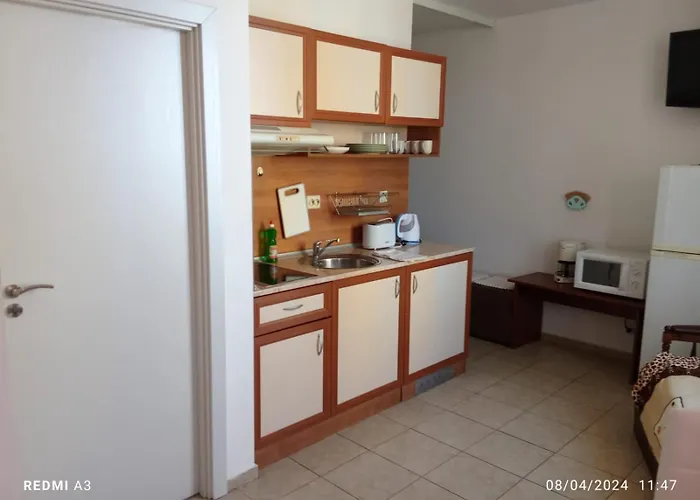 شقة Sunny Apartment, Kokiche - White Building Liliya *