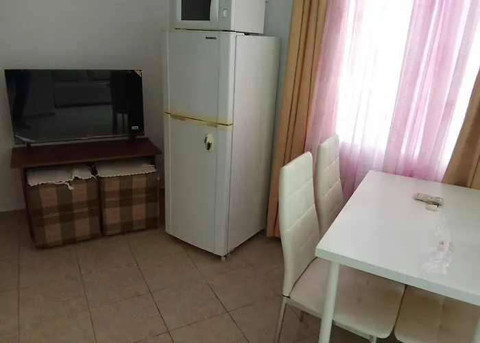 Sunny Apartment, Kokiche - White Building Liliya *