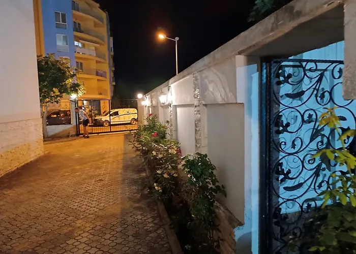 Sunny Apartment, Kokiche - White Building Liliya شقة ساني بيتش