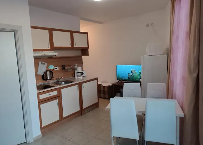 شقة Sunny Apartment, Kokiche - White Building Liliya *