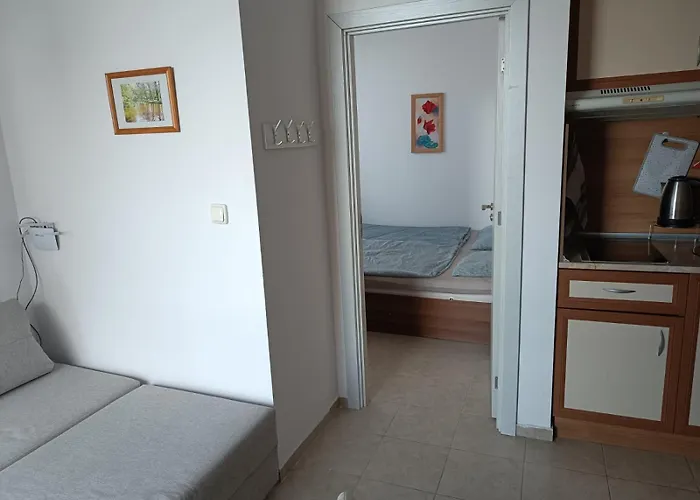 Sunny Apartment, Kokiche - White Building Liliya شقة *