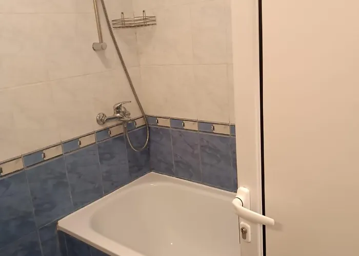 Sunny Apartment, Kokiche - White Building Liliya شقة