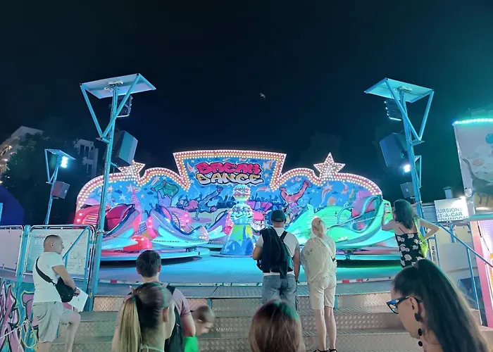 Sunny Apartment, Kokiche - White Building Liliya شقة