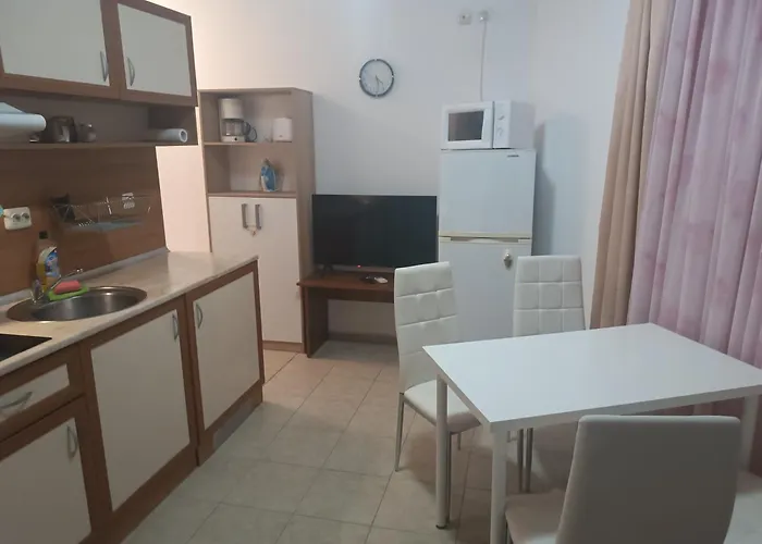 شقة Sunny Apartment, Kokiche - White Building Liliya *