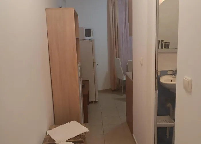 Sunny Apartment, Kokiche - White Building Liliya شقة ساني بيتش